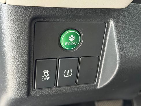 Used 2018 Honda HR-V EX image 18