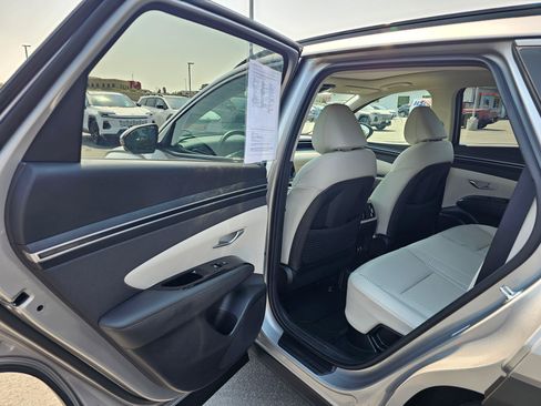 Used 2024 Hyundai Tucson Limited AWD/4WD image 16