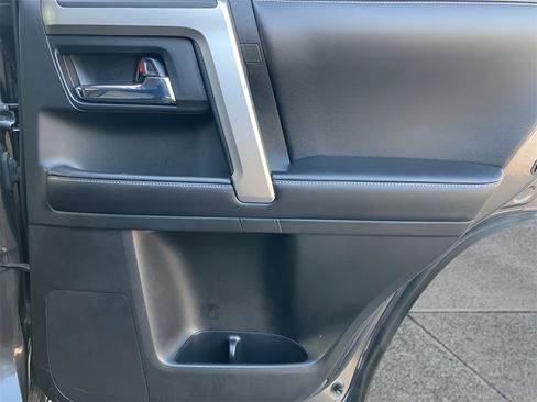 Used 2017 Toyota 4Runner SR5 image 41