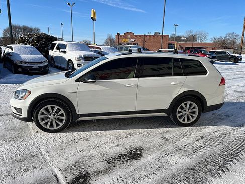 Used 2017 Volkswagen Golf Alltrack S image 7