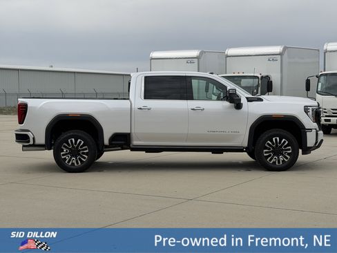 Used 2025 GMC Sierra 3500 Denali Ultimate AWD/4WD image 3