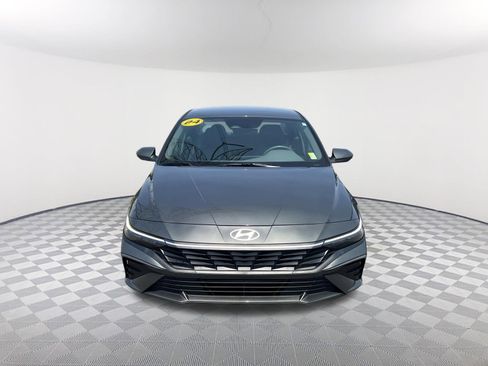 Used 2024 Hyundai Elantra SE FWD image 2