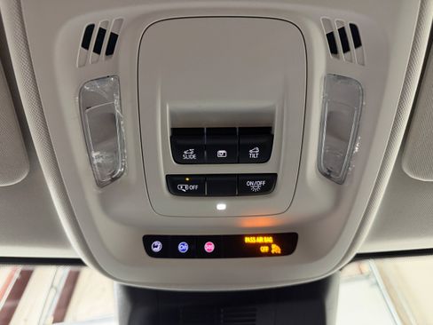 Used 2025 Buick Envision Preferred AWD/4WD image 27