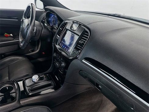 Used 2018 Chrysler 300 S w/ 300S Premium Group image 31