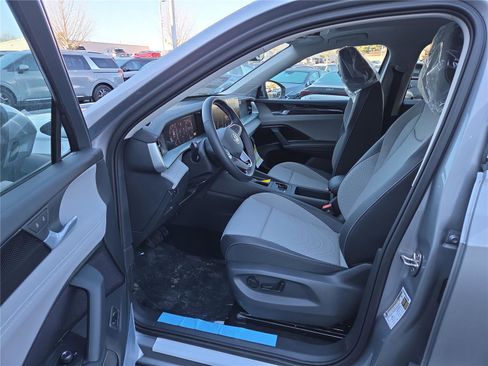 New 2026 Volkswagen Tiguan SE image 13