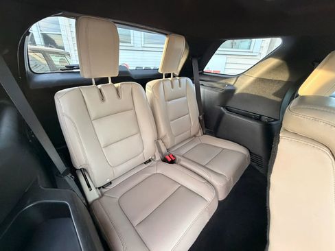 Used 2018 Ford Explorer XLT w/ Equipment Group 202A AWD/4WD image 26