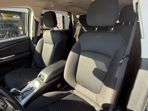 Used 2017 Dodge Journey SE w/ Flexible Seating Group image 16
