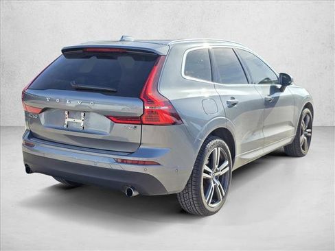 Used 2018 Volvo XC60 T6 Momentum w/ Convenience Package image 3