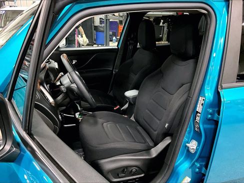 Used 2022 Jeep Renegade Latitude w/ Convenience Group image 8