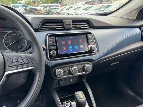 Used 2025 Nissan Versa SV FWD image 17