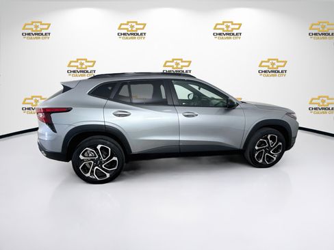 Used 2024 Chevrolet Trax RS w/ Driver Confidence Package FWD image 9