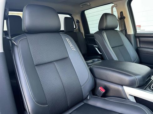 Used 2018 Nissan Titan PRO-4X image 10