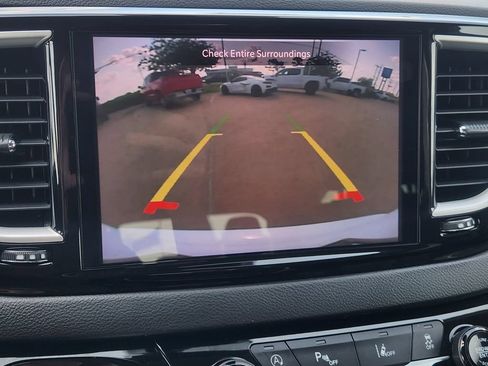 Used 2023 Chrysler Pacifica Touring-L FWD image 18