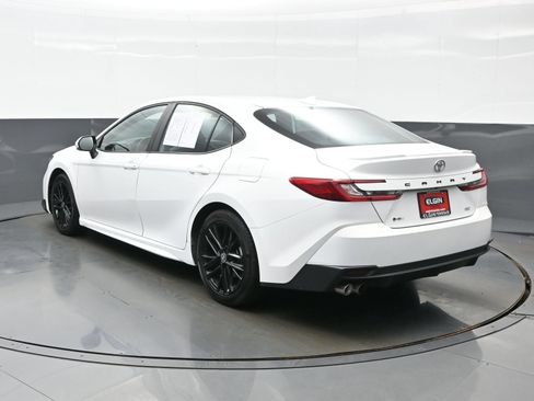 Used 2025 Toyota Camry SE FWD image 4