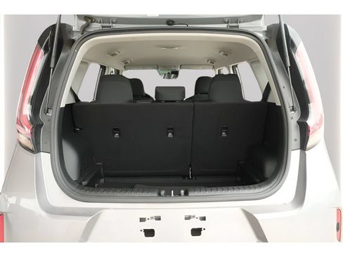 Used 2025 Kia Soul LX FWD image 12