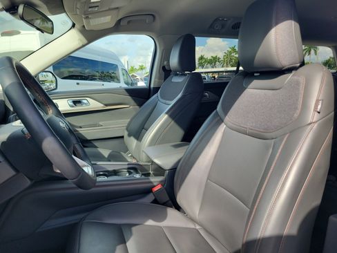 Used 2025 Ford Explorer Active w/ Active Comfort Package RWD image 25