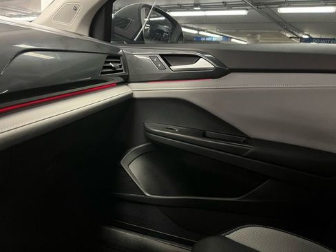 Used 2023 Volkswagen Taos SEL image 31