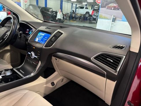 Used 2020 Ford Edge Titanium FWD image 29