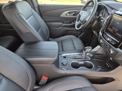 Used 2022 Chevrolet Traverse LT w/ LPO, Floor Liner Package FWD image 32