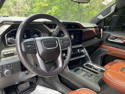 Used 2024 GMC Sierra 2500 Denali Ultimate AWD/4WD image 16