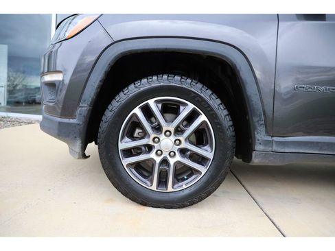 Used 2018 Jeep Compass Latitude w/ Popular Equipment Group image 15