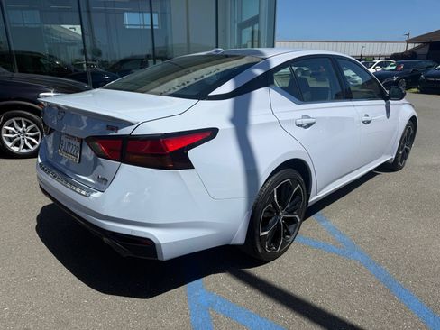 Used 2023 Nissan Altima 2.5 SR w/ SR Premium Package AWD/4WD image 8