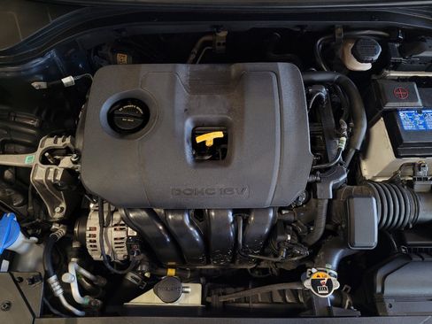 Used 2020 Hyundai Elantra SE FWD image 30