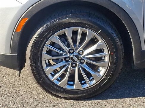 Used 2024 Cadillac XT4 Premium Luxury image 8