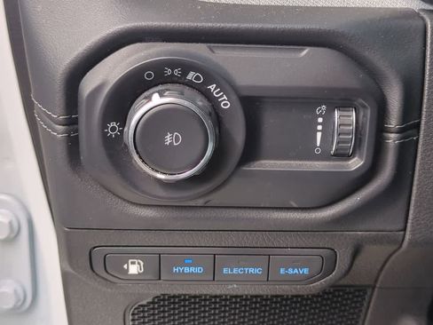 Used 2024 Jeep Wrangler Unlimited Sahara AWD/4WD image 18