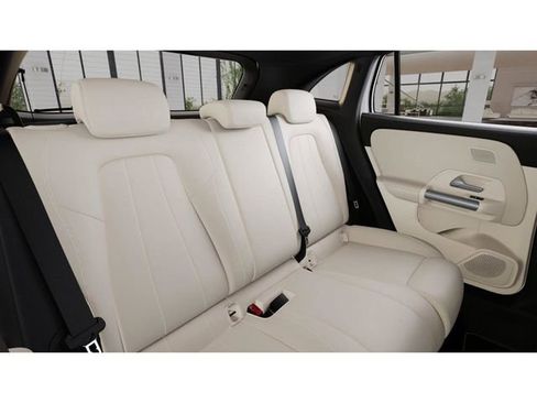 New 2026 Mercedes-Benz GLA 250 4MATIC image 5