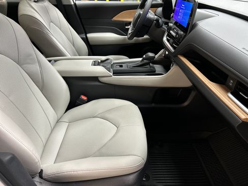 Used 2026 Toyota Grand Highlander FWD image 35