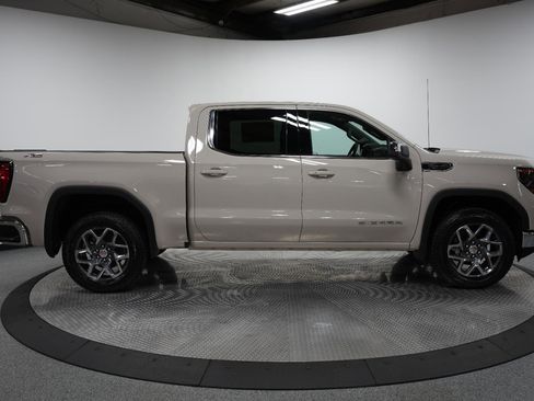 New 2026 GMC Sierra 1500 SLE image 9
