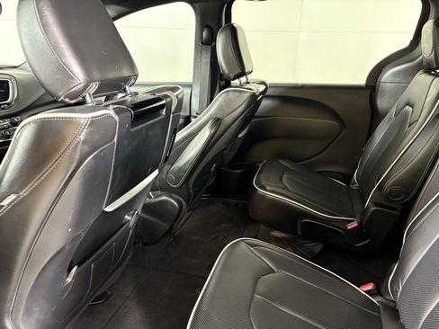 Used 2018 Chrysler Pacifica Limited w/ Advanced Safetytec Group image 39