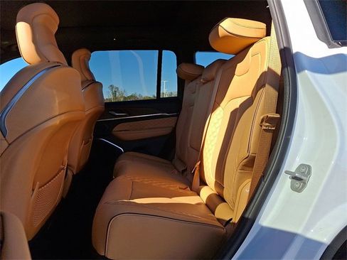 Used 2024 Jeep Grand Cherokee Summit image 10