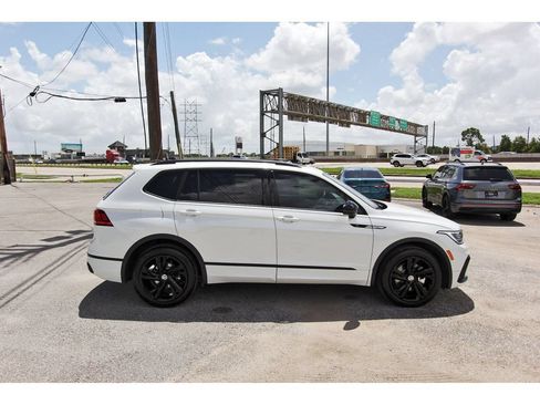 Used 2023 Volkswagen Tiguan SE R-Line FWD image 8