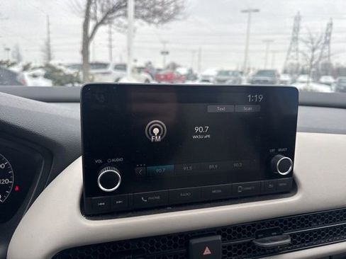 Used 2023 Honda HR-V LX image 17