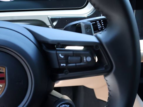 Certified 2026 Porsche Cayenne E-Hybrid Coupe AWD/4WD image 31