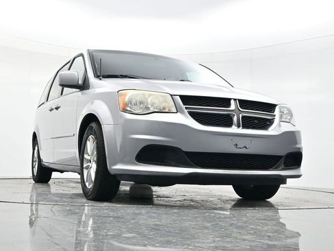 Used 2016 Dodge Grand Caravan SXT image 50