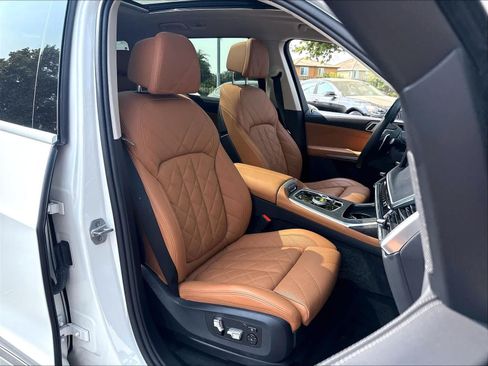Used 2025 BMW X7 xDrive40i w/ Premium Package AWD/4WD image 30