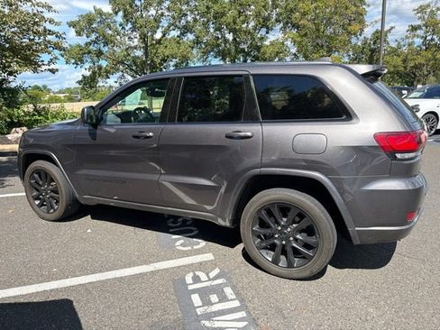 Used 2019 Jeep Grand Cherokee Altitude AWD/4WD image 3