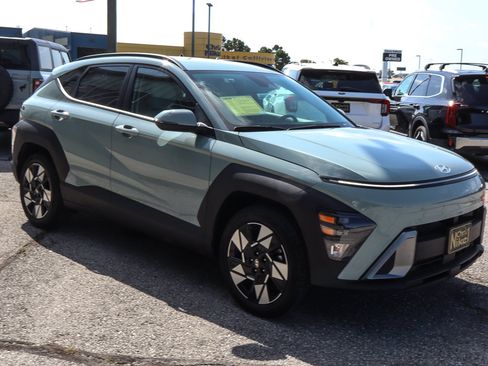 Used 2025 Hyundai Kona SEL FWD image 3