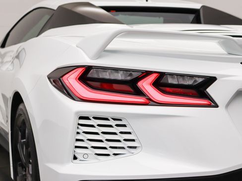 Used 2021 Chevrolet Corvette Stingray Premium Conv w/ Z51 Performance Package RWD image 13