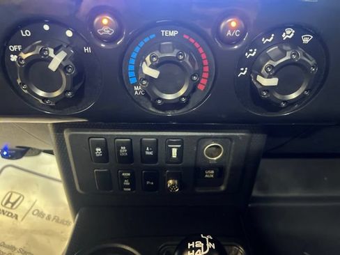 Used 2012 Toyota FJ Cruiser 4WD w/ Upgrade Pkg image 20