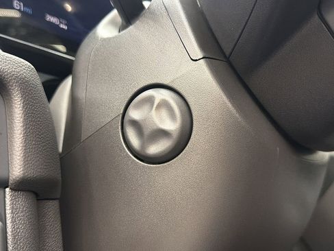 Used 2025 Chevrolet Suburban High Country AWD/4WD image 27