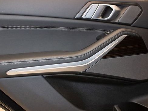 Used 2025 BMW X5 xDrive50e image 18