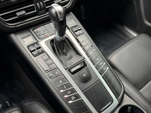 Used 2021 Porsche Macan Turbo image 10