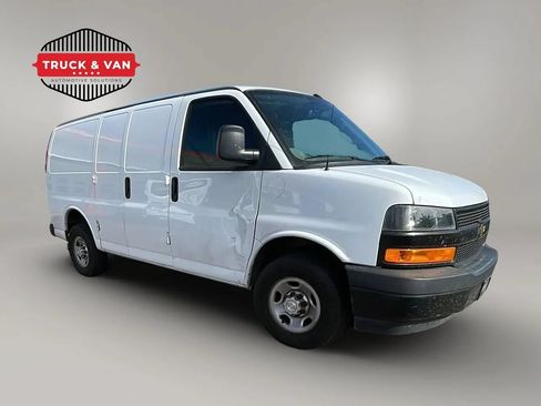 Used 2018 Chevrolet Express 3500 w/ Driver Convenience Package RWD image 8