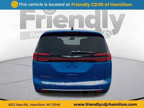 New 2026 Chrysler Pacifica Select image 4