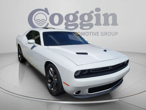 Used 2016 Dodge Challenger SXT Plus RWD image 9