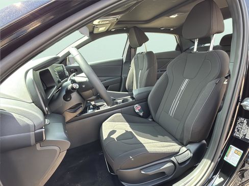 New 2026 Hyundai Elantra SEL Sport FWD image 19